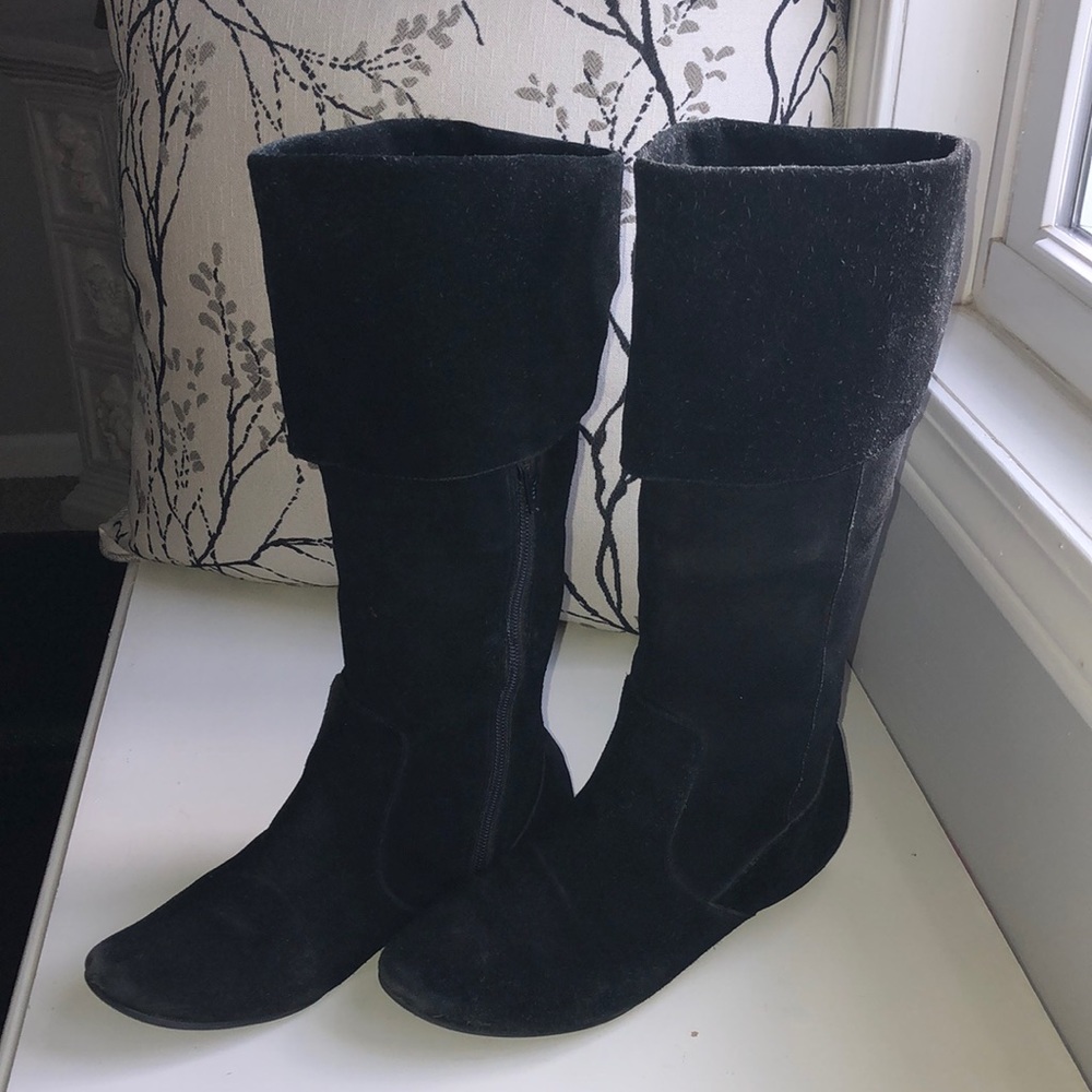 DSW Black Suede genuine leather boots crisscross detail on backs zipper closure